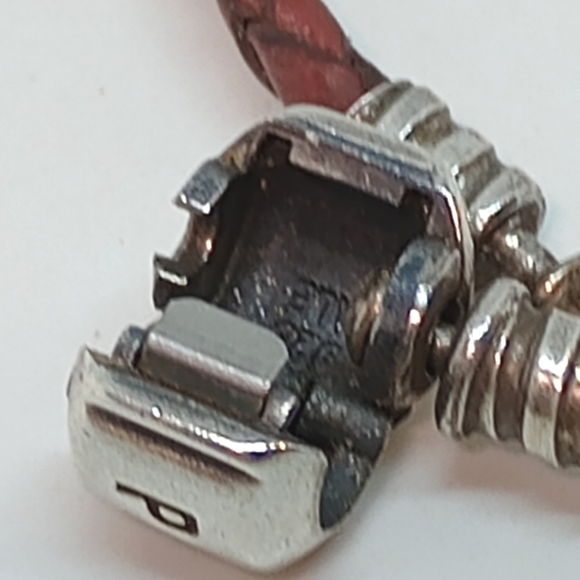 * Pandora red leather bracelet with 14k Gold & 925 cupcake charm - Picture 5 of 6